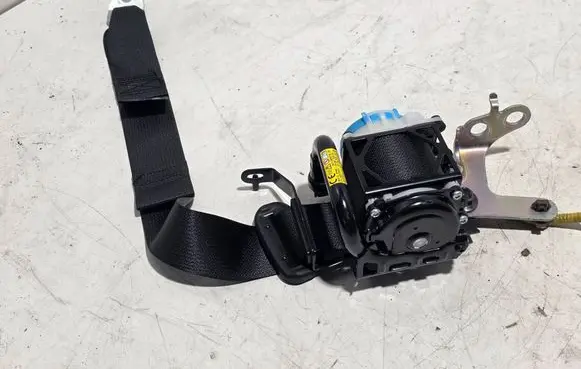 Toyota C-HR I Rear seatbelt 73370F4010 011117