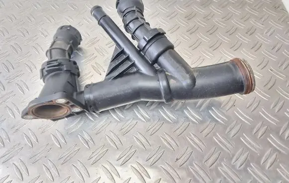 Volkswagen Golf VII Thermostat/thermostat housing 04L121026F