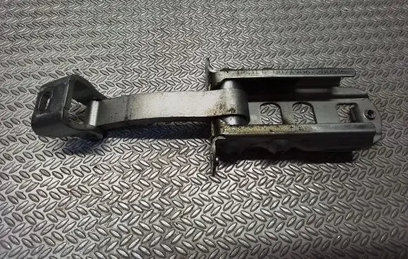 Volkswagen Crafter Front door check strap stopper 9067200516