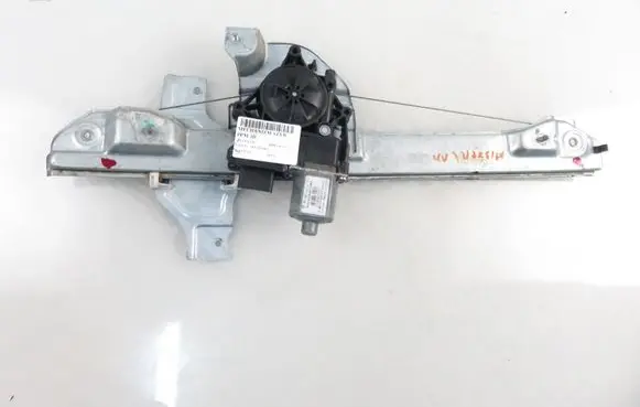 Nissan Patrol Y62 Front door manual window regulator 9673153180