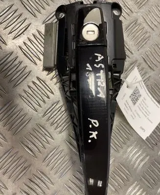 Opel Astra J Front door exterior handle 14096201LH