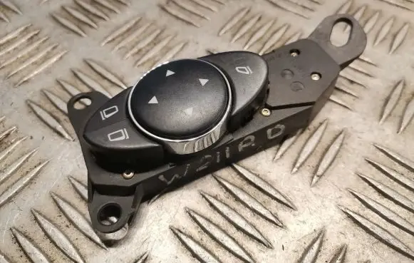 Mercedes-Benz E W211 Wing mirror switch 2118213051