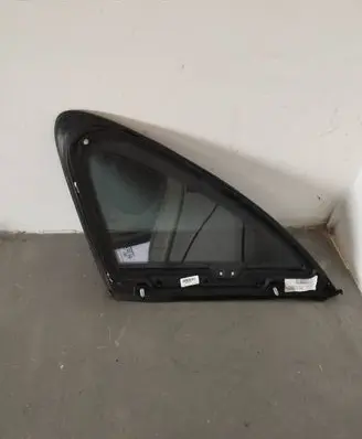 Porsche Macan (95B) Rear side window 95B845297 1272015