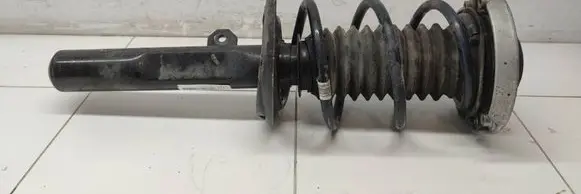 BMW 1 F40 Front shock absorber/damper 689261702