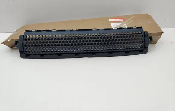 Land Rover Defender Front bumper lower grill L8B2-17H750-A