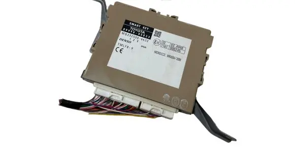Toyota Avensis T270 Other control units/modules 8999005033 MB2325006632