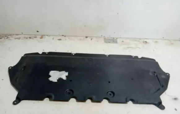 BMW 5 G30 G31 G38 Engine splash shield/under tray 7340168