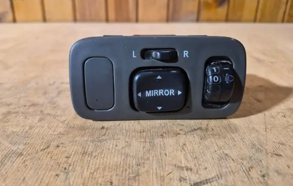 Toyota Yaris Wing mirror switch 