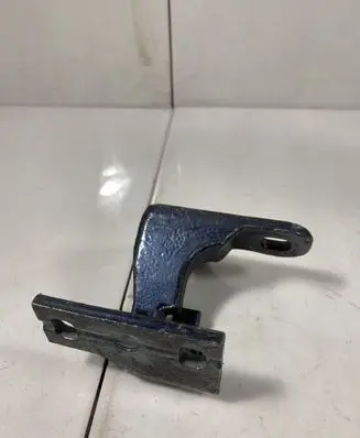 BMW 7 E65 E66 Front door lower hinge 7017816