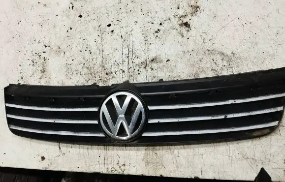 Volkswagen PASSAT B5 Front grill
