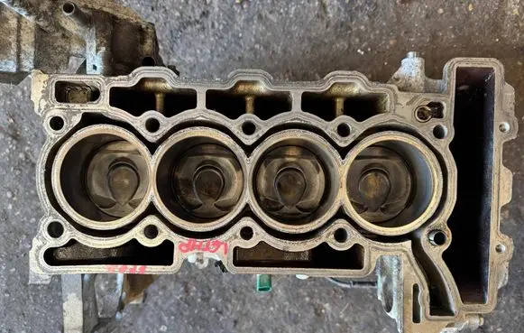 Peugeot 308 Engine block V757899480 5F02 V758456680