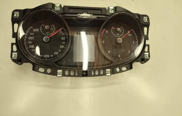 Volkswagen Golf VII Speedometer (instrument cluster) 5G1920751A 1555020618 VDD02424