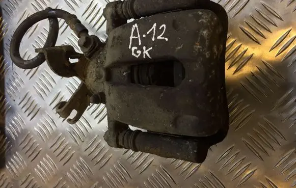 Opel Insignia A Rear brake caliper