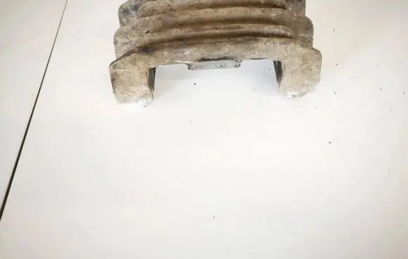 Engine mounting bracket