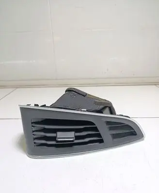 Ford Focus Dashboard side air vent grill/cover trim BM51018B08 31096H