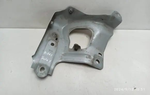 Tesla Model Y Fender mounting bracket 148749100A