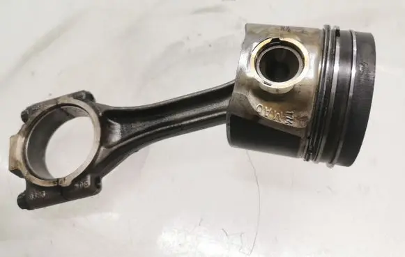 Skoda Octavia Mk2 (1Z) Piston with connecting rod 038G