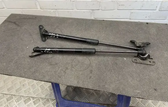 Toyota Auris E180 Tailgate/trunk strut/damper 6896002170 6895002180