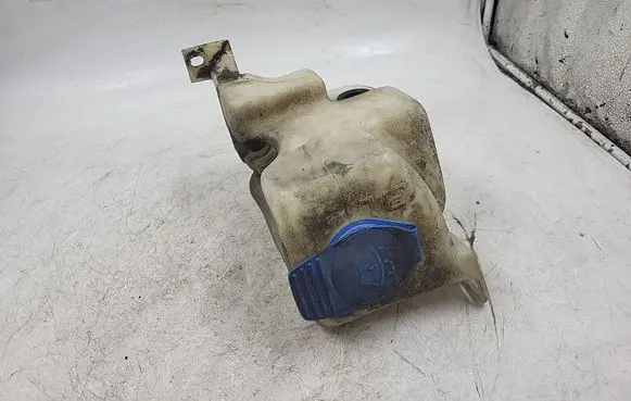 Volkswagen Bora Windshield washer fluid reservoir/tank 