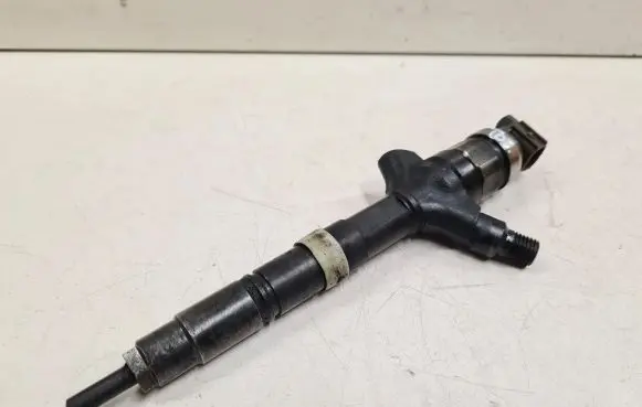 Toyota Corolla Verso E121 Fuel injector 236700G010 01000024 0011EFE7
