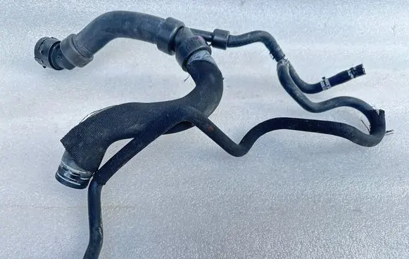 Audi A4 S4 B7 8E 8H Engine coolant pipe/hose 4Z7121101C 059121107B