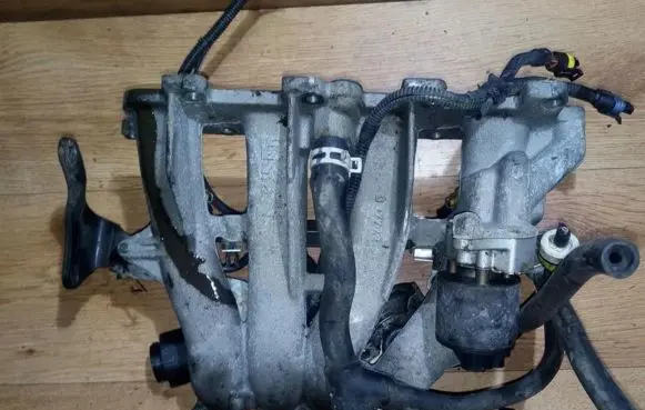 Opel Vectra B Intake manifold 90528260
