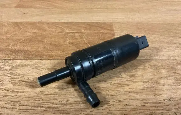 Ford Focus Headlight washer pump 0392040010