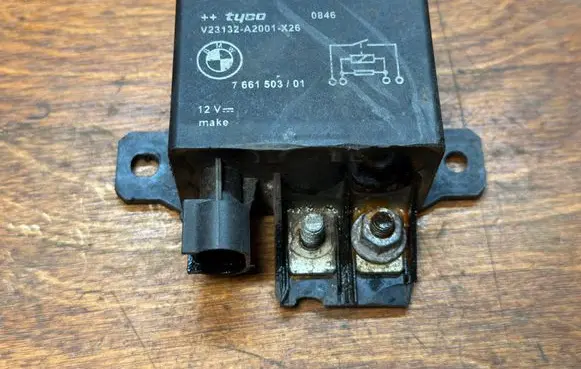 BMW 5 E60 E61 Coolant fan relay 766150301 7661503 V23132A2031326