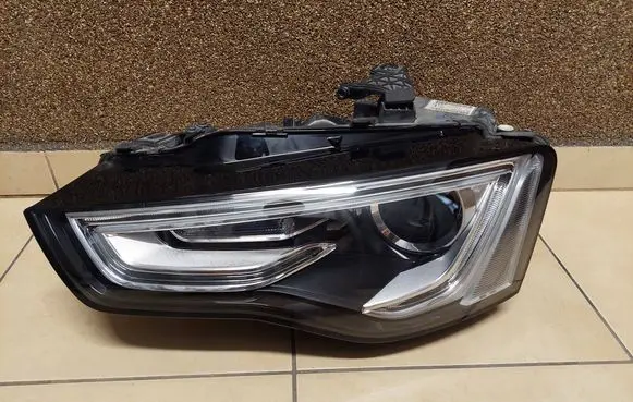 Audi A5 8T 8F Headlight/headlamp 8T0941753