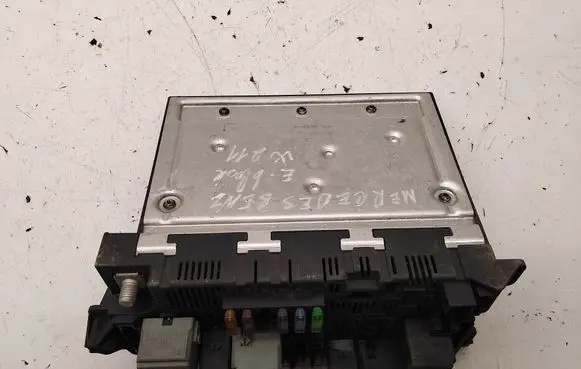 Mercedes-Benz E W211 Fuse module 2115453901