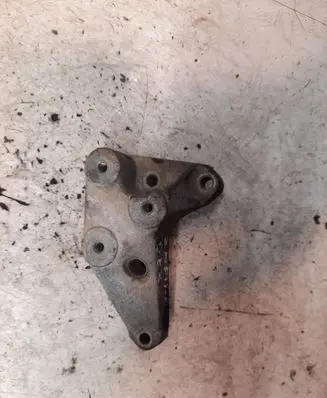 Opel Zafira A Engine mounting bracket 90575142