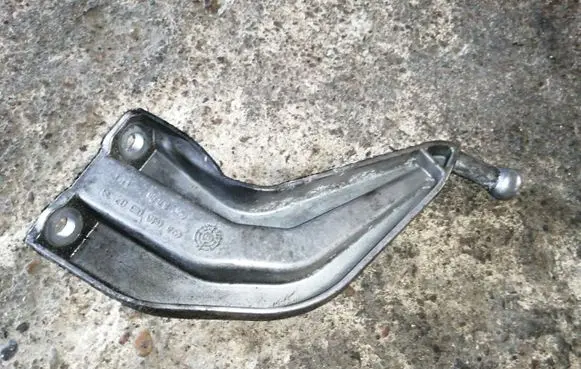 Mercedes-Benz E W211 Engine mounting bracket A6460160238