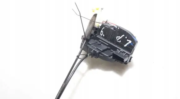 Nissan Juke I F15 Front door lock