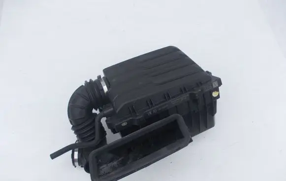Volkswagen Polo VI Air filter box 2Q0129601R 2Q0129618F