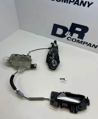 Peugeot 2008 II Front door lock PSA305596 16944082 9802977380