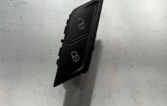 Volkswagen PASSAT B8 Central locking switch button 3G0962125A