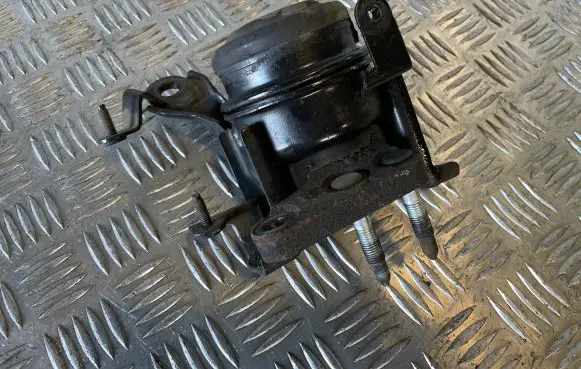 Toyota Avensis T250 Engine mount bracket 1230527020