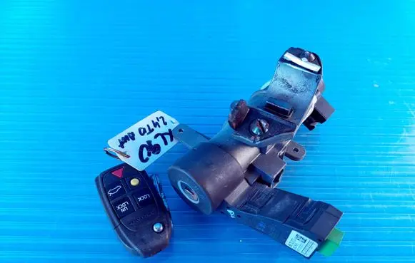 Volvo XC90 Ignition lock 8673073