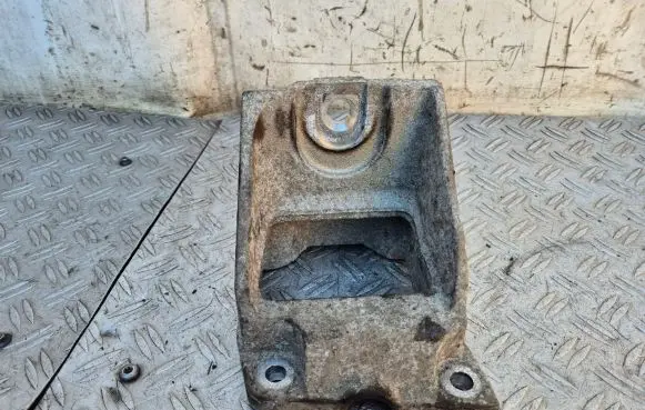 Dodge Nitro Engine mounting bracket 122AE