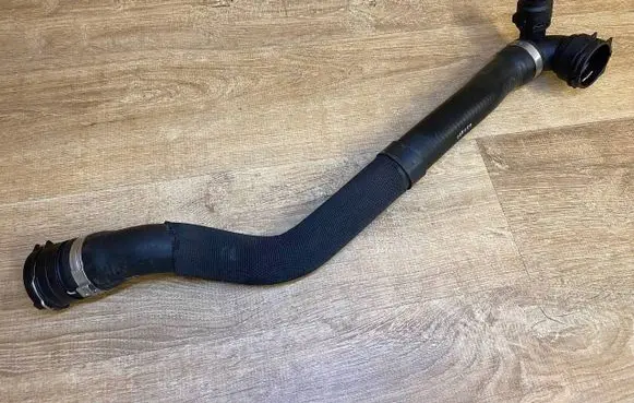 Land Rover Range Rover Sport L494 Engine coolant pipe/hose LPLA-8260-AD