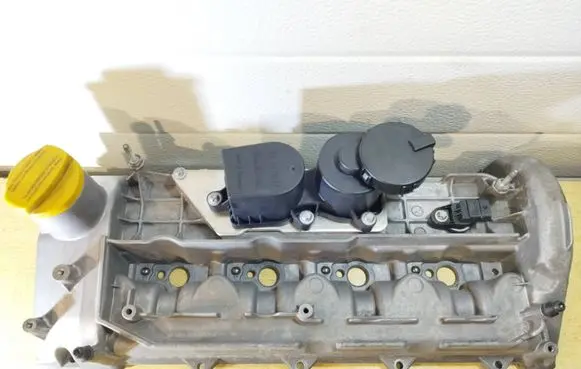 Chrysler PT Cruiser Rocker cam cover A6640100530