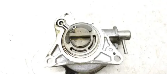 Suzuki SX4 S-Cross Vacuum pump