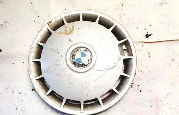 BMW 5 E12 R14 wheel hub/cap/trim 361311791701 36.13-1179170.1