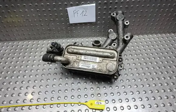 Toyota Avensis T270 Engine oil radiator S18046111 157100R010