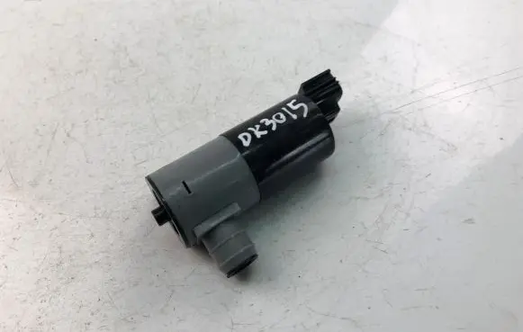 Volvo V40 Windscreen/windshield washer pump 1019873