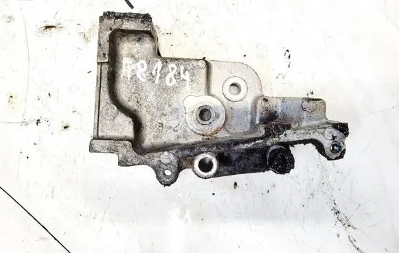 Subaru Legacy Engine mounting bracket