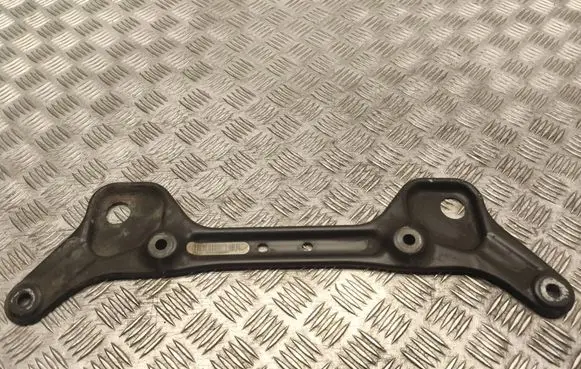 Mercedes-Benz E W212 Steering rack mounting bracket 204628001107