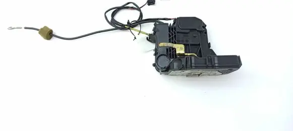Mercedes-Benz C W203 Front door lock 2037200435