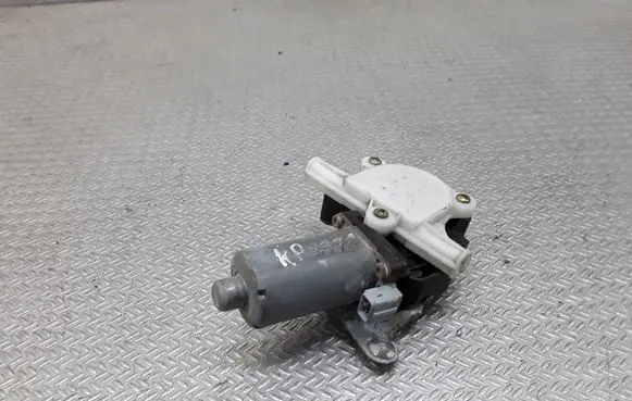 Mercedes-Benz Vito Viano W638 Front door window regulator motor 0130821667