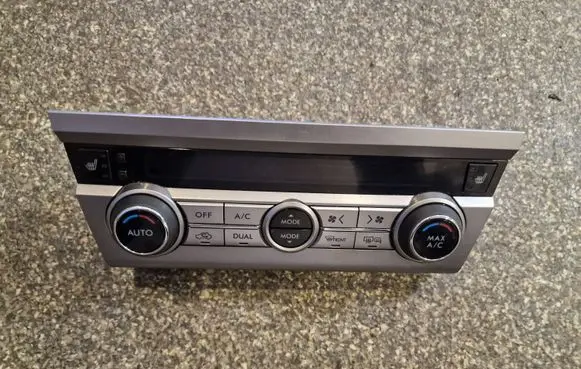 Subaru Legacy Climate control unit